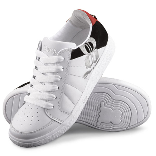 Bloch-"Klassik" Hip-Hop Dance Sneakers Style #: S0515L ***SALE $50.95. Busta move in the latest hip-hop sneaker from Bloch. Klassik sneakers look old school, but have been updated with cutting-edge features for today's hip-hop dancers. The spin spot gives you the right amount of grip and slide. Features a removable metal clip to hold up baggy pants and reduce tripping! High quality, full grain leather upper, lightweight non-marking outsole and removable 7mm cushioned insole provide excellent absorption and comfort.<br>